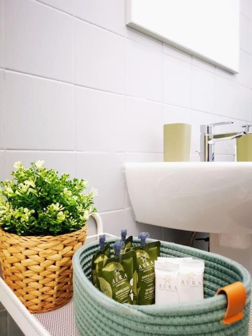 밀라노 Sunny Flat 50 Meters From The Metro 아파트 외부 사진