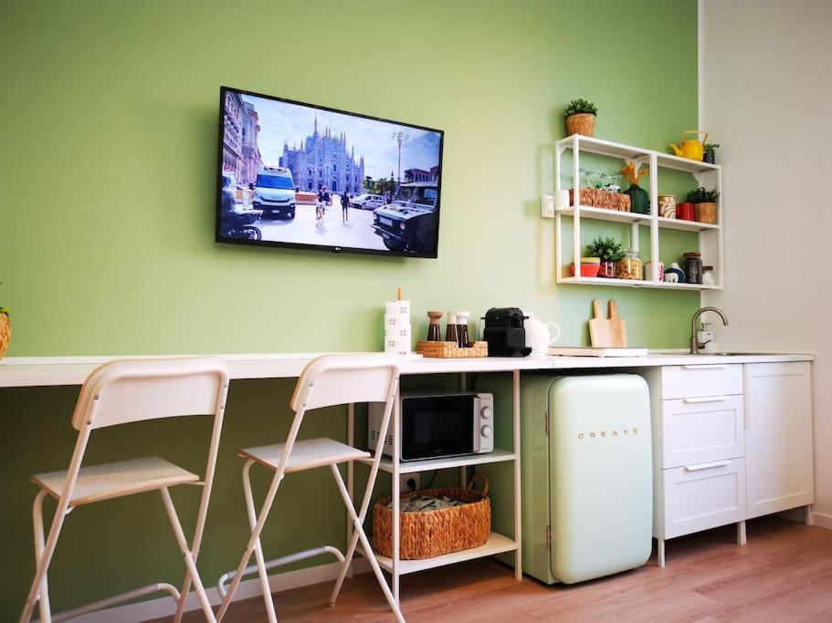 밀라노 Sunny Flat 50 Meters From The Metro 아파트 외부 사진