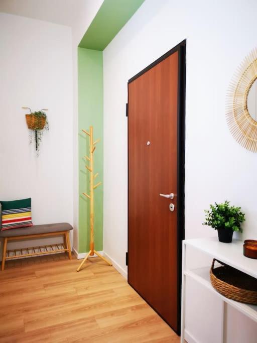 밀라노 Sunny Flat 50 Meters From The Metro 아파트 외부 사진