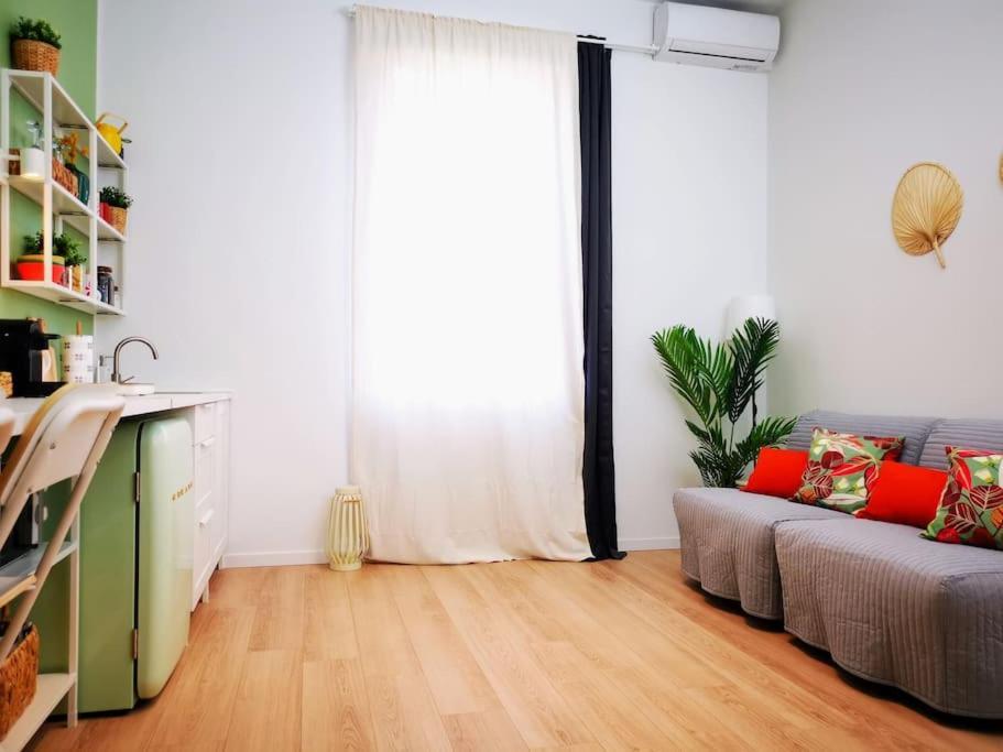 밀라노 Sunny Flat 50 Meters From The Metro 아파트 외부 사진