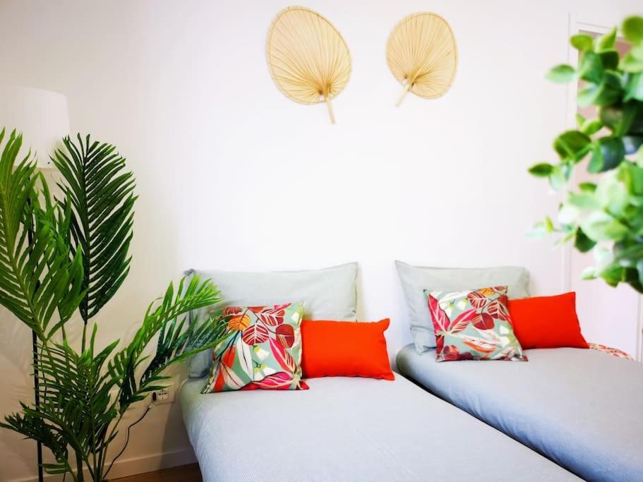 밀라노 Sunny Flat 50 Meters From The Metro 아파트 외부 사진