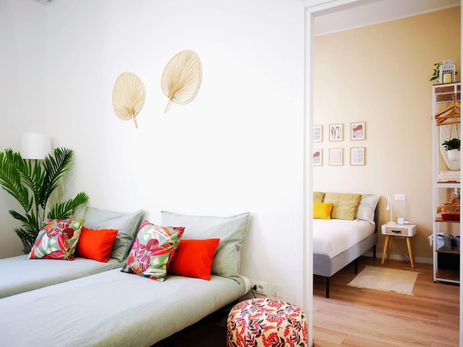 밀라노 Sunny Flat 50 Meters From The Metro 아파트 외부 사진