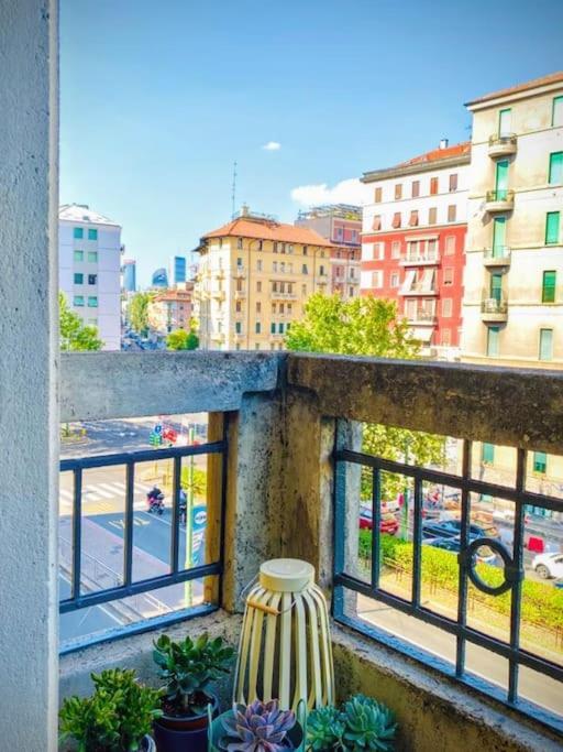 밀라노 Sunny Flat 50 Meters From The Metro 아파트 외부 사진